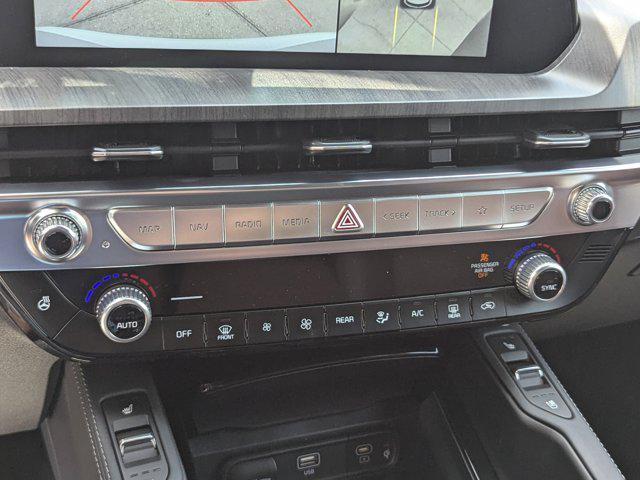 Photo of 2025 White Pearl Kia Telluride