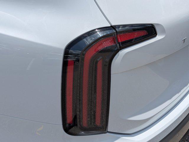 Photo of 2025 White Pearl Kia Telluride