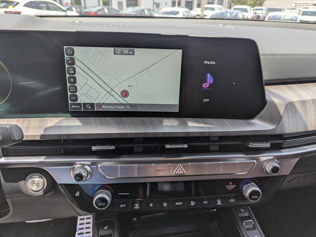 Photo of 2025 White Pearl Kia Telluride