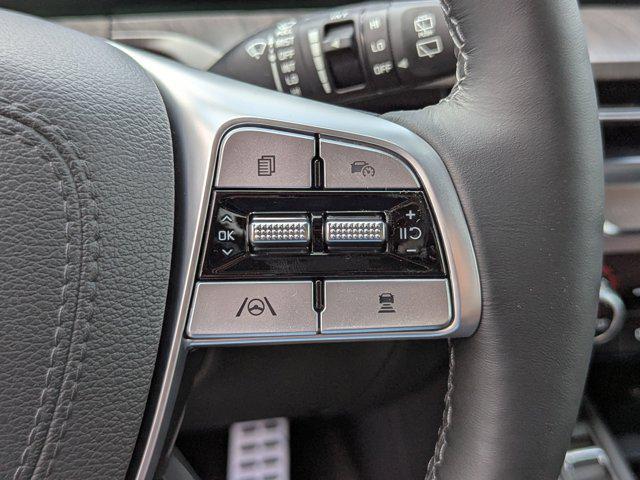 Photo of 2025 White Pearl Kia Telluride