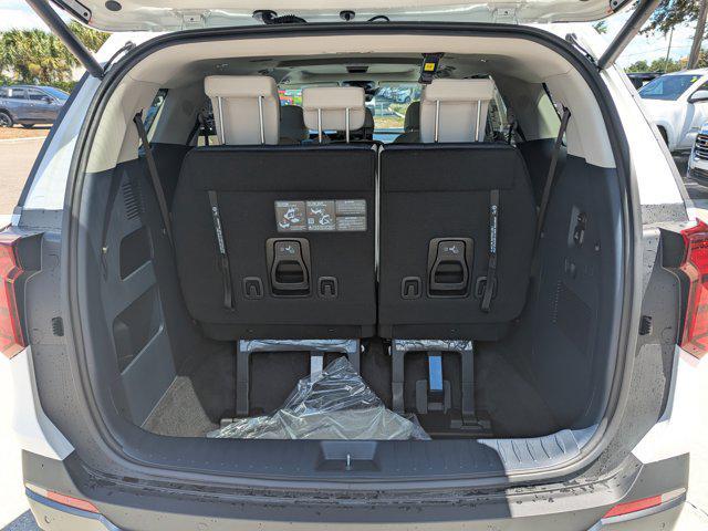 Photo of 2026 White Pearl Kia Carnival