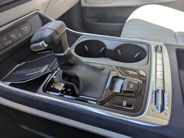 Photo of 2026 White Pearl Kia Carnival