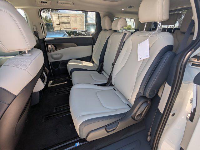 Photo of 2026 White Pearl Kia Carnival