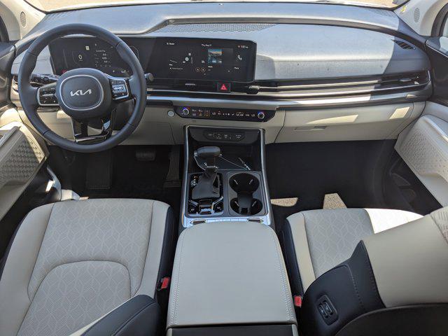 Photo of 2026 White Pearl Kia Carnival