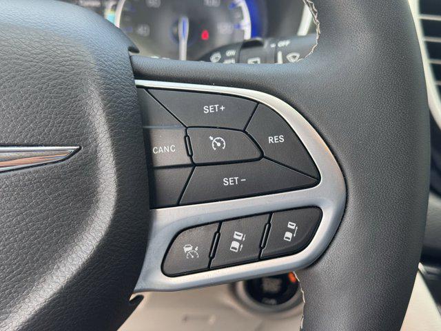 Photo of 2024 Silver Mist Clearcoat Chrysler Pacifica