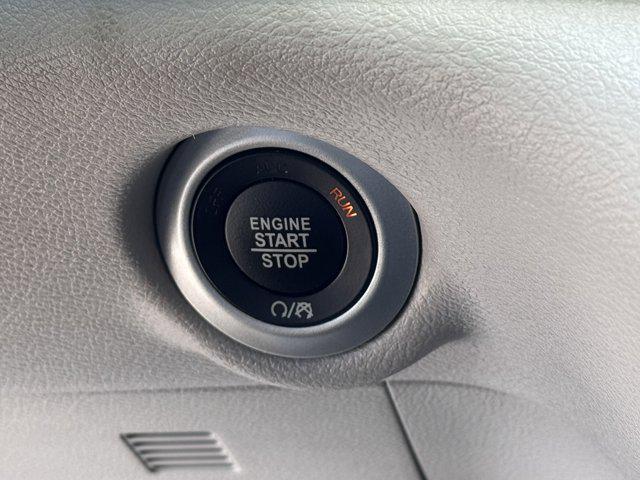 Photo of 2024 Silver Mist Clearcoat Chrysler Pacifica