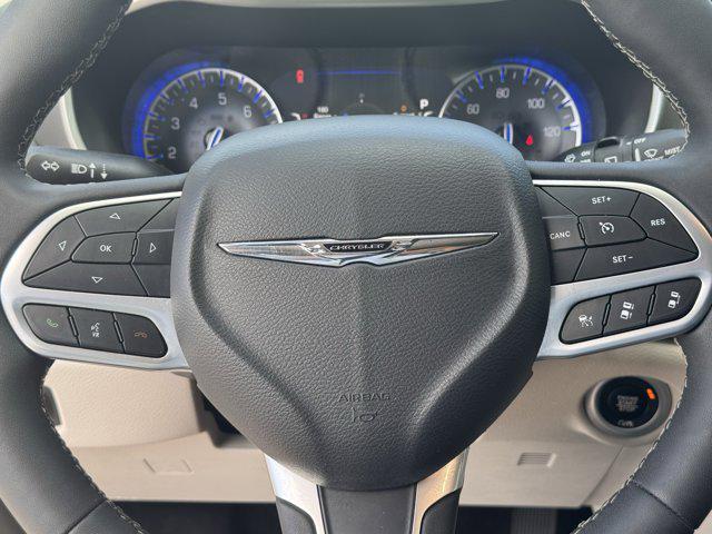 Photo of 2024 Silver Mist Clearcoat Chrysler Pacifica