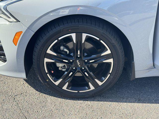 Photo of 2023 Wolf Gray Kia K5