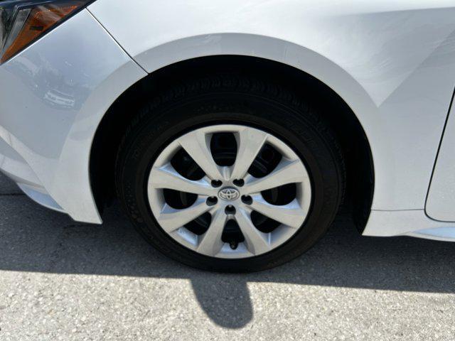Photo of 2022 White Toyota Corolla