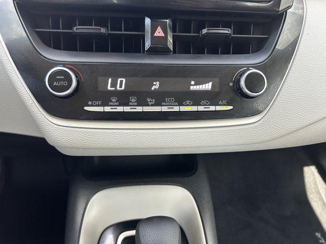 Photo of 2022 White Toyota Corolla