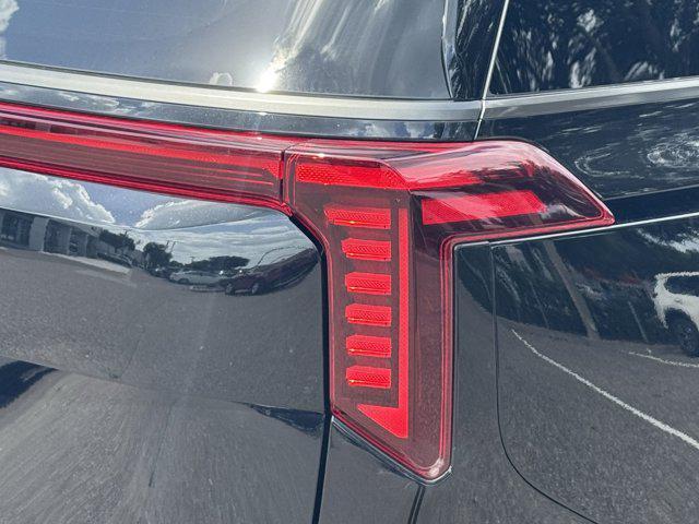 Photo of 2025 Aurora Blue Kia Carnival Hybrid