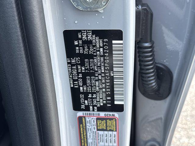 Photo of 2023 Wolf Gray Kia Sportage