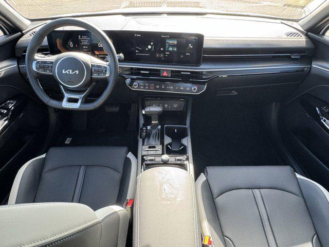 Photo of 2025 Snow White Pearl Kia K5