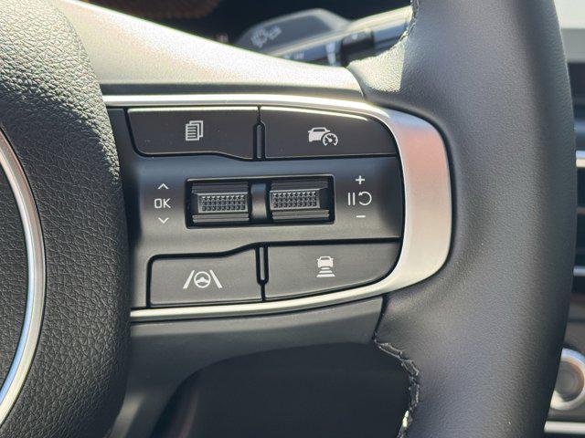 Photo of 2025 Snow White Pearl Kia K5