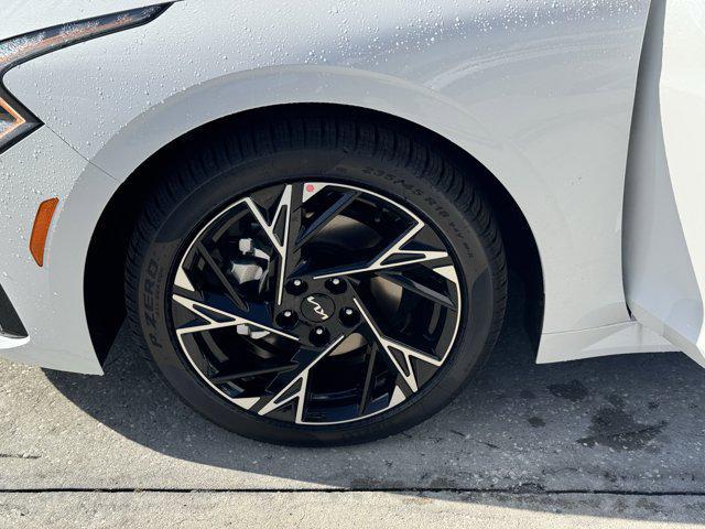 Photo of 2025 Snow White Pearl Kia K5