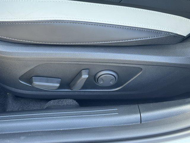 Photo of 2025 Snow White Pearl Kia K5