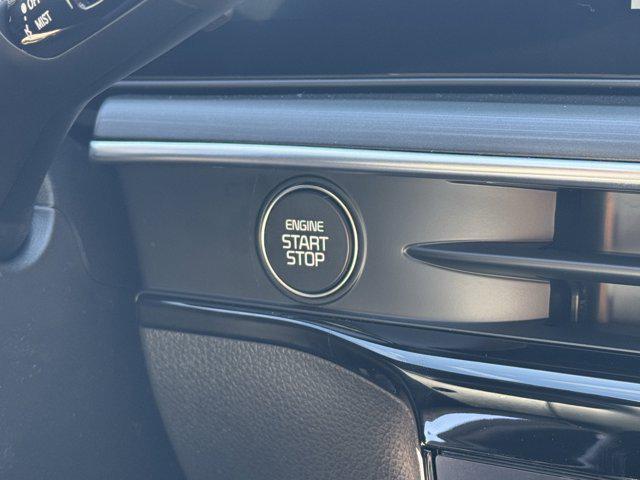 Photo of 2025 Snow White Pearl Kia K5