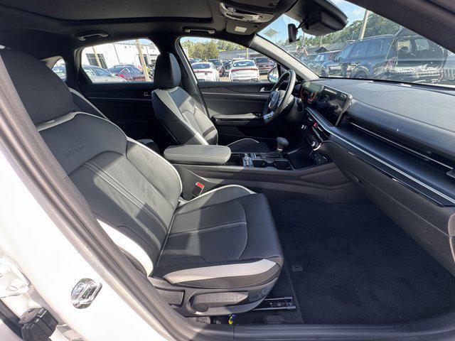 Photo of 2025 Snow White Pearl Kia K5