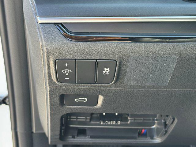 Photo of 2025 Snow White Pearl Kia K5