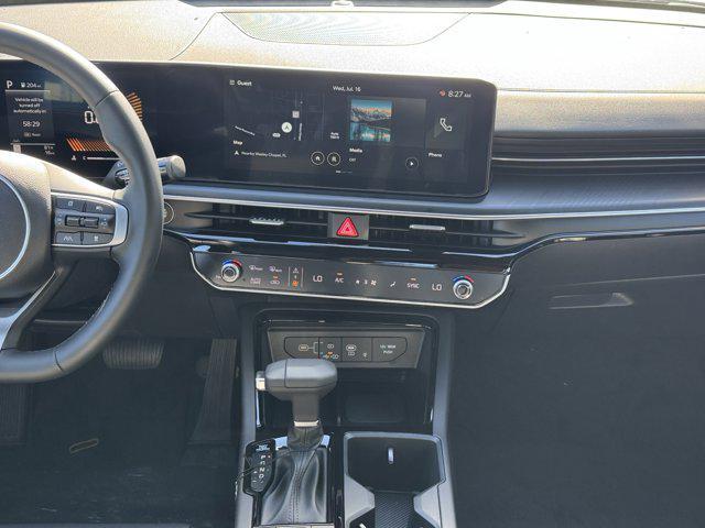 Photo of 2025 Snow White Pearl Kia K5