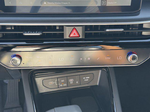 Photo of 2025 Snow White Pearl Kia K5