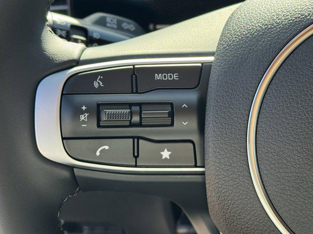 Photo of 2025 Snow White Pearl Kia K5