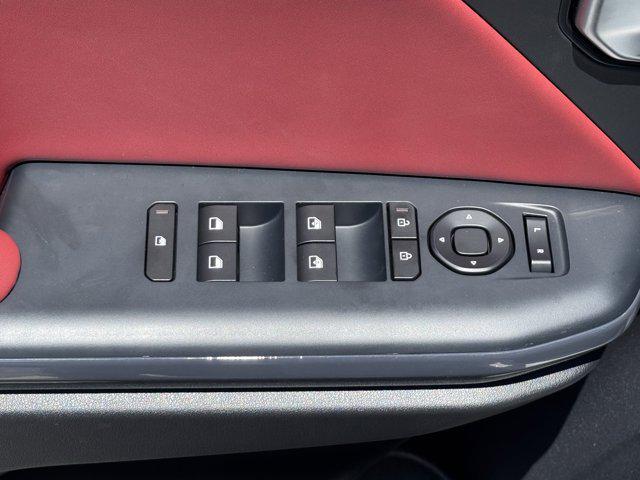 Photo of 2025 White Pearl Kia K4