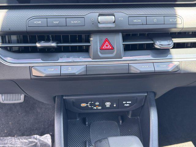Photo of 2025 White Pearl Kia K4