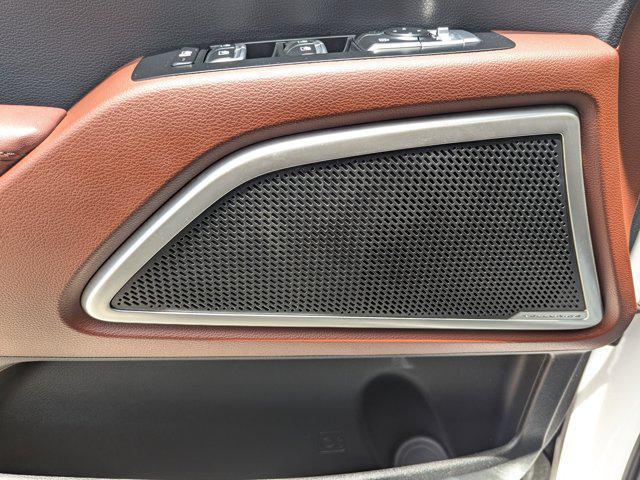 Photo of 2023 Glacial White Pearl Kia Telluride