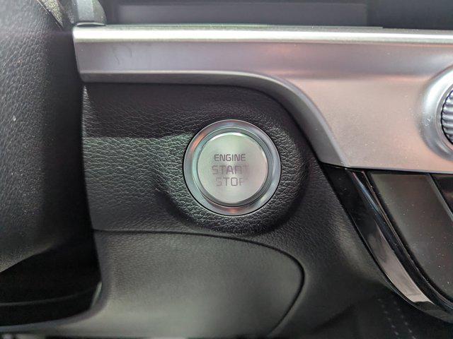 Photo of 2023 Glacial White Pearl Kia Telluride