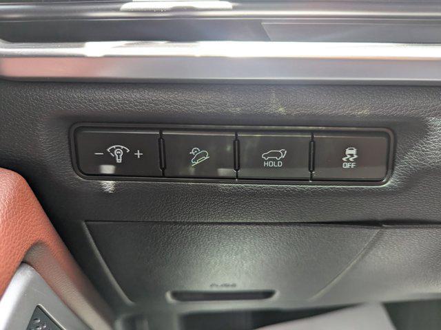 Photo of 2023 Glacial White Pearl Kia Telluride