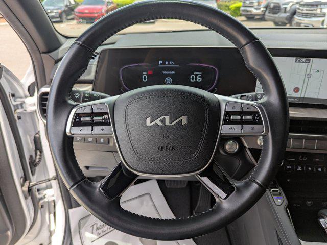 Photo of 2023 Glacial White Pearl Kia Telluride