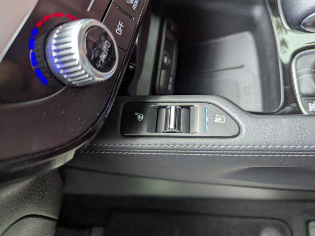 Photo of 2023 Glacial White Pearl Kia Telluride