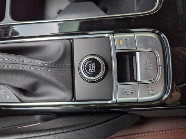 Photo of 2023 Glacial White Pearl Kia Telluride