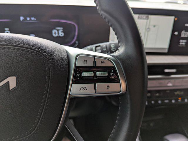 Photo of 2023 Glacial White Pearl Kia Telluride