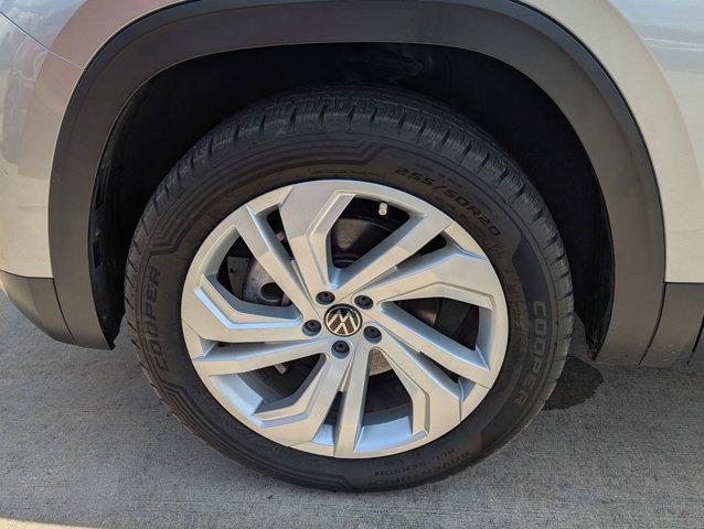 Photo of 2022 Pyrite Silver Metallic Volkswagen Atlas
