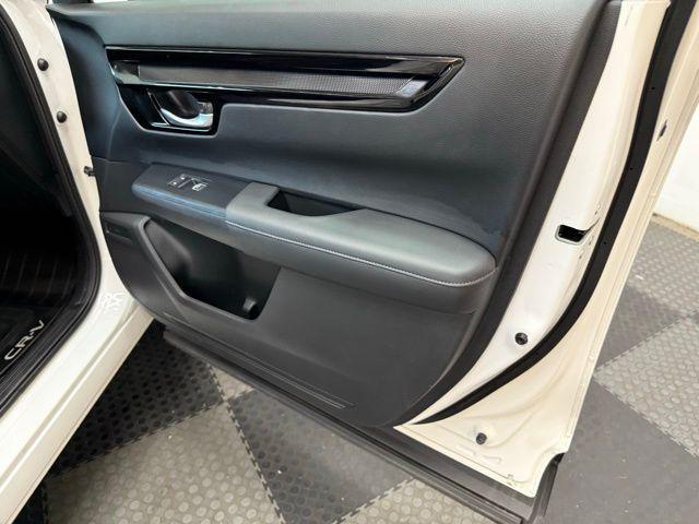 Photo of 2024 Platinum White Pearl Honda CR-V