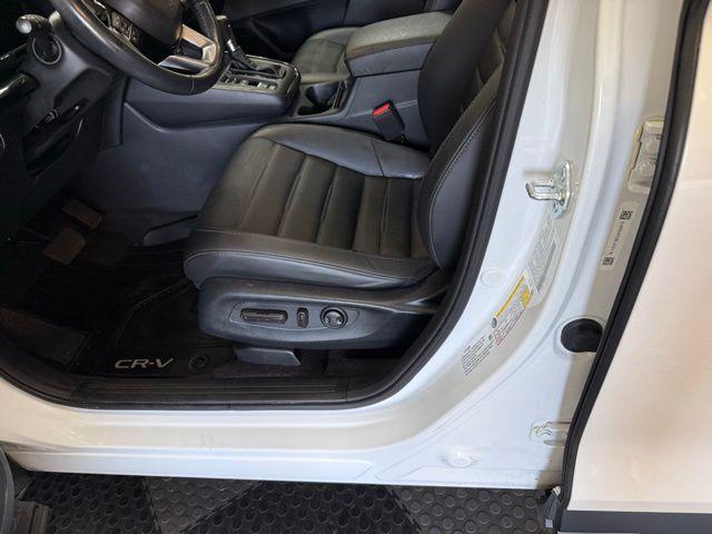 Photo of 2024 Platinum White Pearl Honda CR-V
