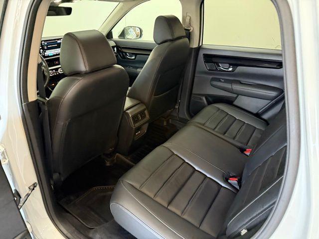 Photo of 2024 Platinum White Pearl Honda CR-V