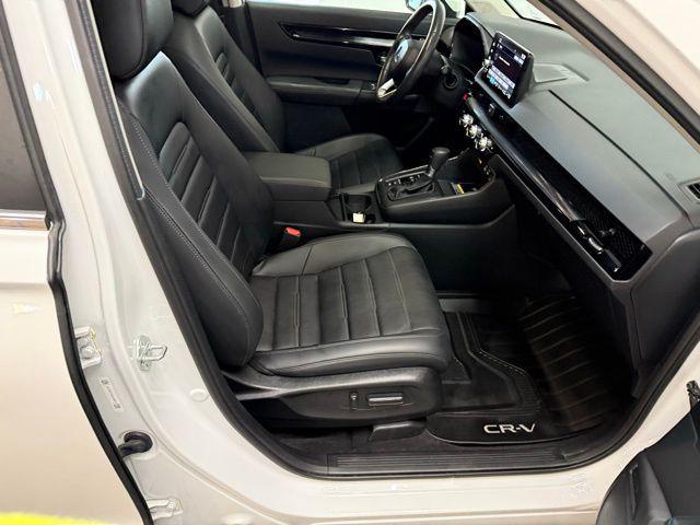 Photo of 2024 Platinum White Pearl Honda CR-V