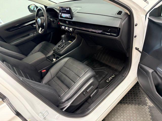 Photo of 2024 Platinum White Pearl Honda CR-V