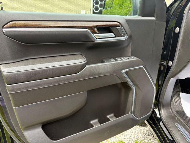 Photo of 2023 Onyx Black GMC Sierra 1500