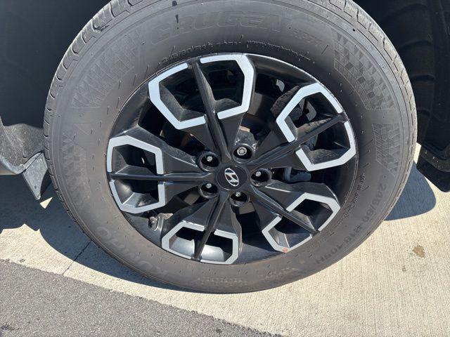 Photo of 2023 Atlas White Hyundai SANTA CRUZ