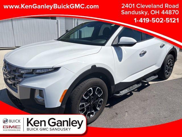Photo of 2023 Atlas White Hyundai SANTA CRUZ