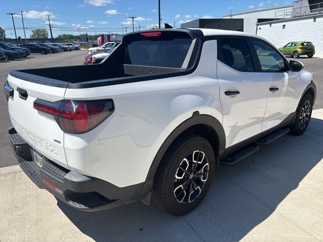 Photo of 2023 Atlas White Hyundai SANTA CRUZ
