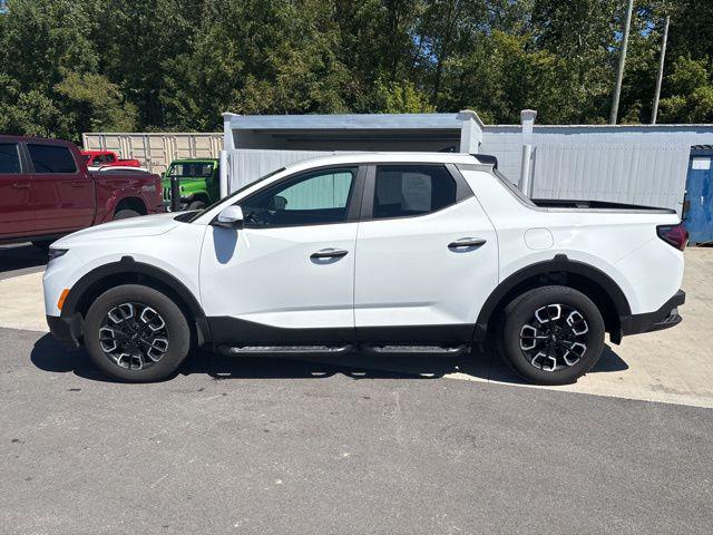 Photo of 2023 Atlas White Hyundai SANTA CRUZ