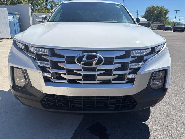 Photo of 2023 Atlas White Hyundai SANTA CRUZ