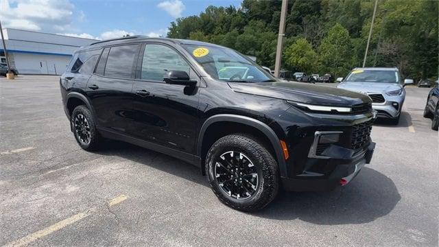 Photo of 2024 Mosaic Black Metallic Chevrolet Traverse