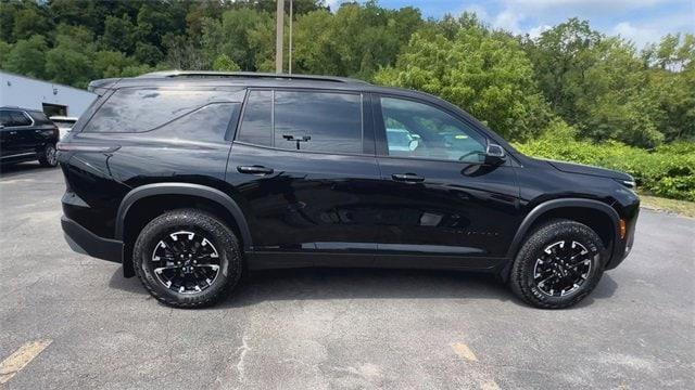 Photo of 2024 Mosaic Black Metallic Chevrolet Traverse