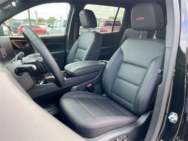Photo of 2024 Mosaic Black Metallic Chevrolet Traverse